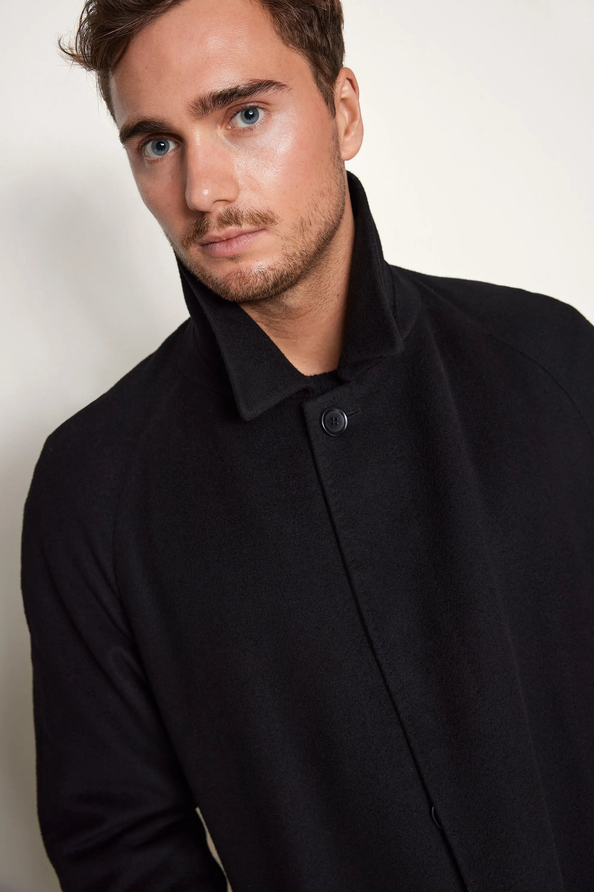 03 - Raglan Coat - Black Giabe